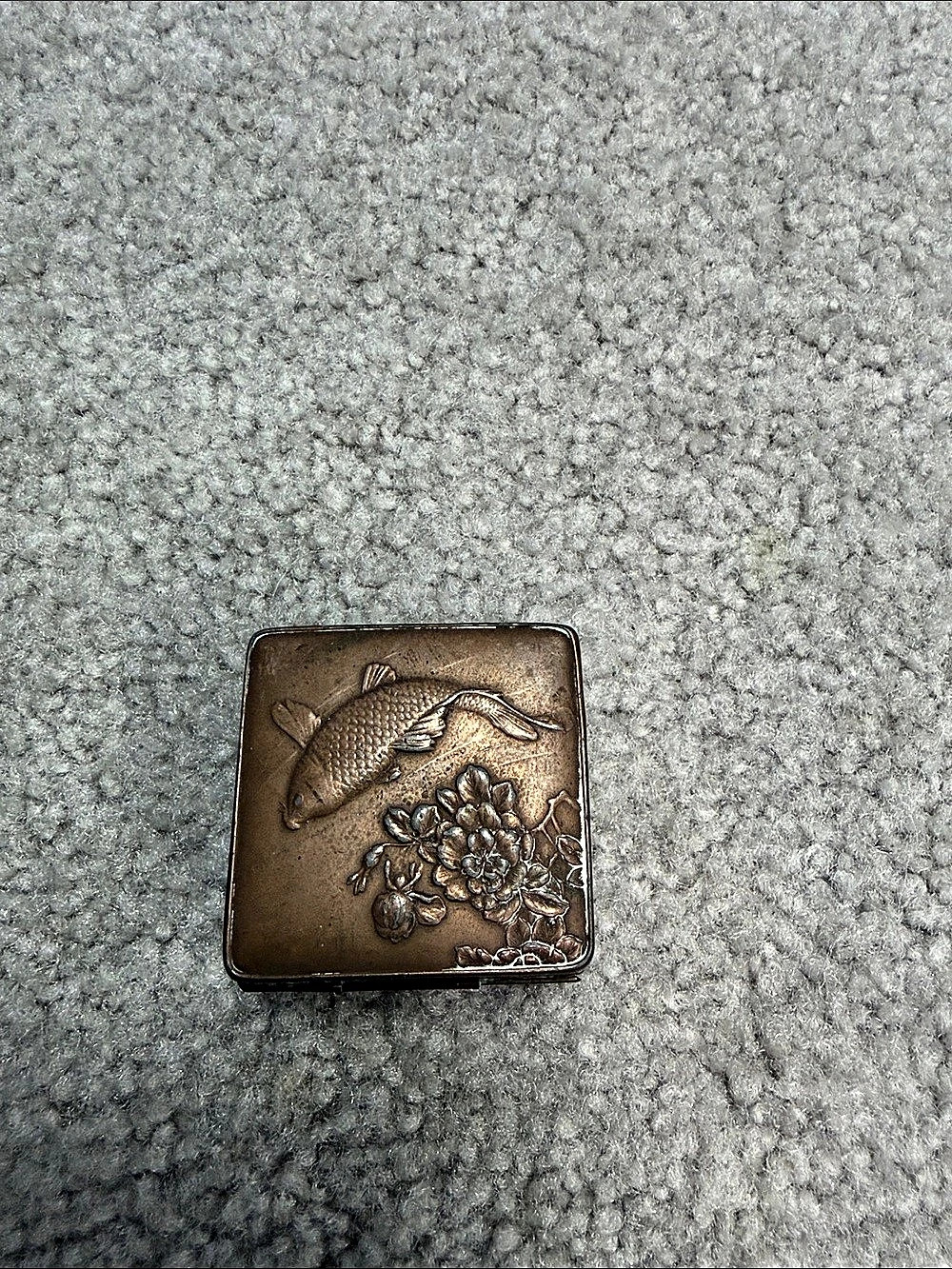 antique Japanese mixed-metal trinket or pill box from the Meiji period (1868–191